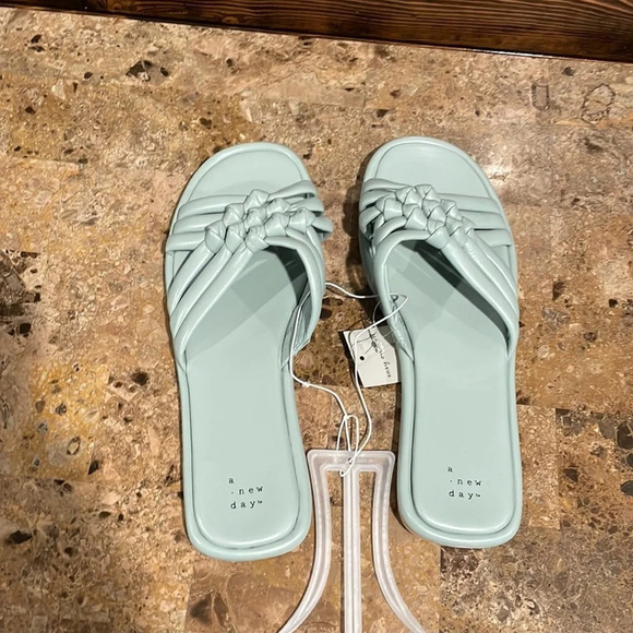 Women’s Sandals - Picture 4 of 9